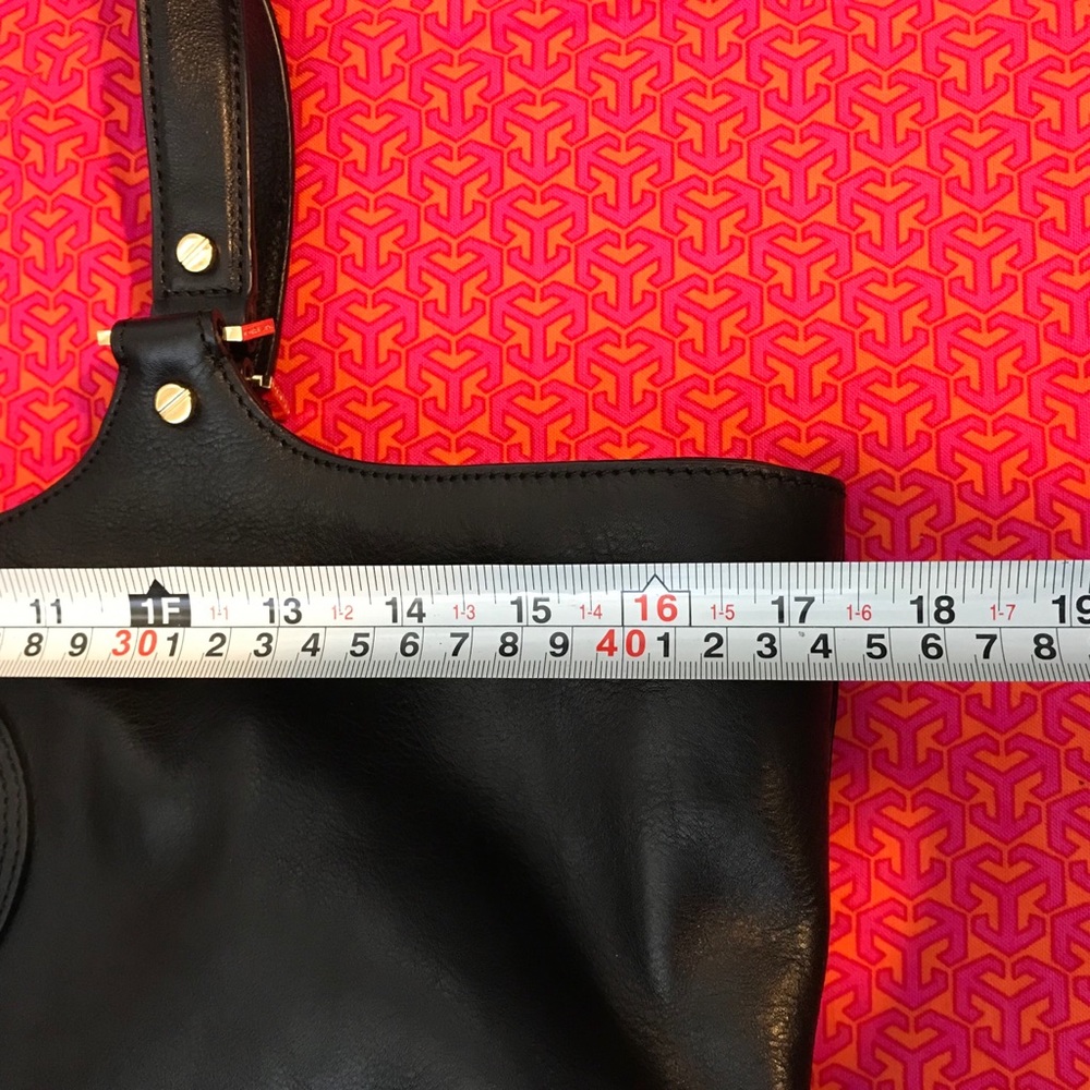Like New! Tory Burch black purse. - Picture 6 of 8
